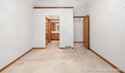 1838 Cross Bnd St, Grand Rapids MI 49505-7135 exterior