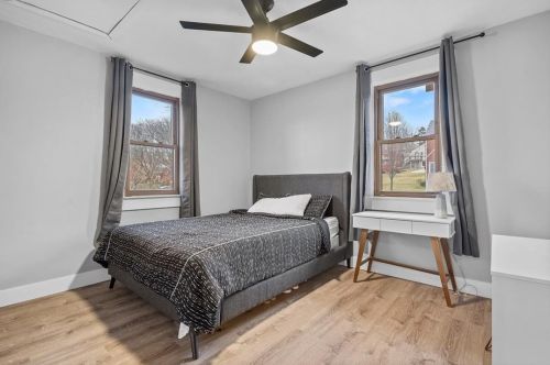 109 Rhodes Ave, Pittsburgh PA  15220-2615 exterior