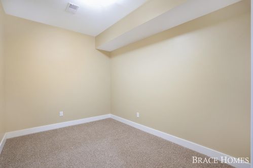 548 Fairview Ave, Grand Rapids MI 49503-1518 exterior