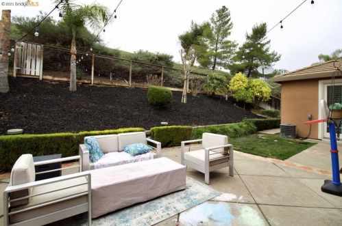 5236 Montecito Dr, Concord CA 94521-5507 exterior