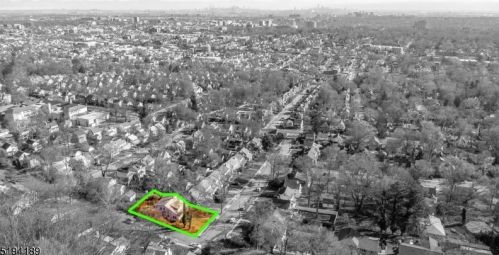 85 Lawrence Ave, Town Center NJ  07052-3707 exterior