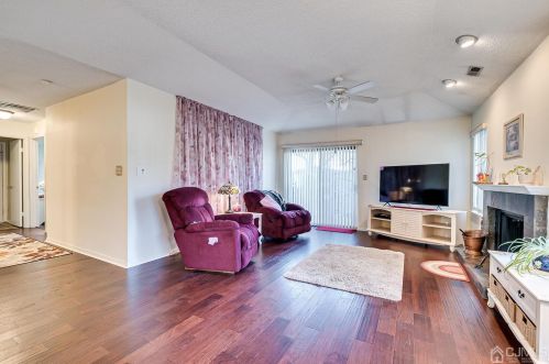 22 Carriage Pl, Edison NJ 08820-4020 exterior