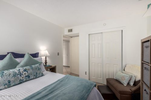 4961 Ferret Dr, Tucson AZ 85742-9543 exterior