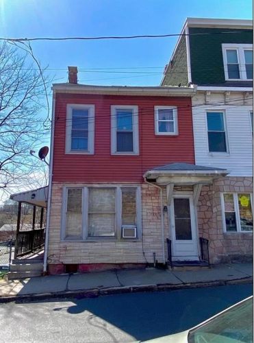 515 3rd St, Primrose, PA 17901-8589