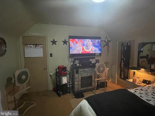 2940 Waldorf Ave, Camden NJ 08105-2821 exterior