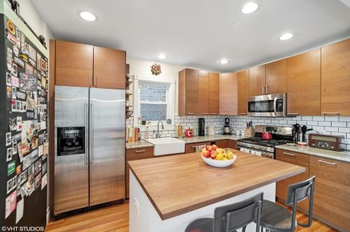 3067 Gresham Ave, Chicago IL 60618-6708 exterior