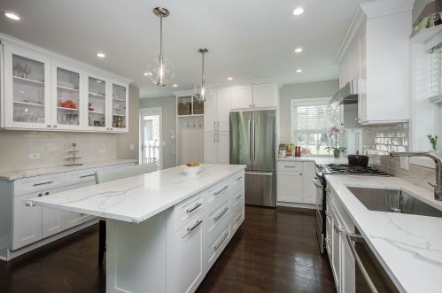 860 Linden Ave, Elmhurst IL 60126-5312 exterior