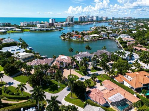 3111 Leeward Ln, Naples FL 34103-4038 exterior