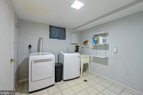 2310 Candlewood Dr, Alexandria VA exterior