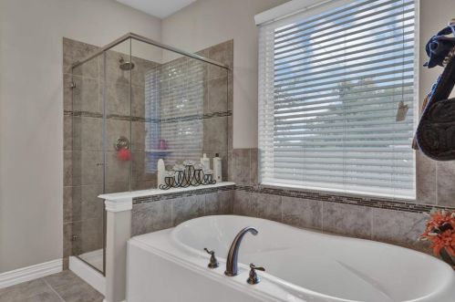 8118 12 Fairway Ln, Humble TX 77346-1716 exterior