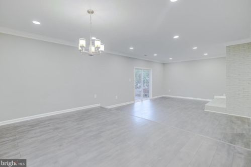 8901 Linton Ln, Alexandria VA 22308-2438 exterior