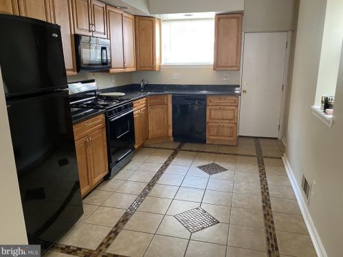 2520 Alder St, Philadelphia PA  19133-1628 exterior