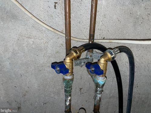 139 Isabel Ave, Manor PA 19036-1407 exterior