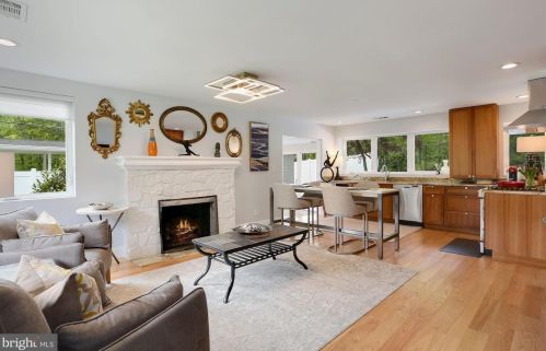 1228 Morningside Ln, Alexandria, VA 22308-1041