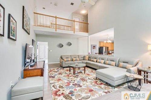 16 Sonia Ct, Edison NJ 08820-4443 exterior