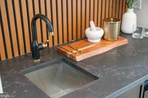 2302 Gordon St, Philadelphia PA 19132-4631 exterior