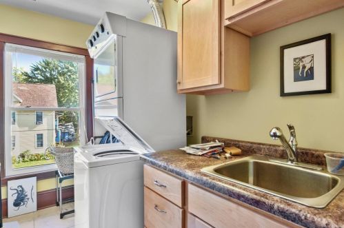 422 Baldwin St, Madison WI 53703-1746 exterior