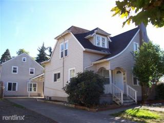 1470 19th Ave, Eugene OR  97403-1425 exterior