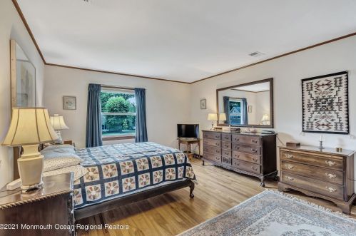 600 Edgemere Dr, Red Bank NJ 07711 exterior