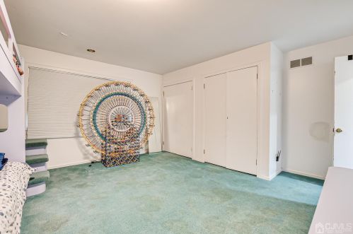 4 Fairhill Rd, Edison NJ 08817-2962 exterior