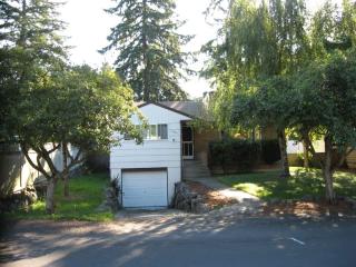 15846 30th Ave, Seattle WA  98155-6529 exterior