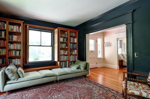 690 Angell St, Providence RI 02906-5309 exterior