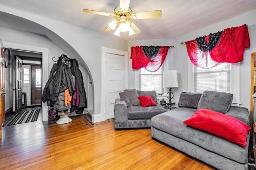 169 Westminster St, Springfield MA 01109-3923 exterior