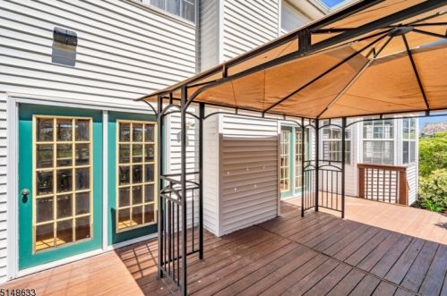 33 Heinrick Way, Bridgewater NJ 08807-5660 exterior