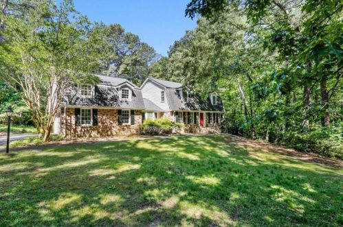 1987 Parkwood Rd, Lithonia, GA 30078-2831