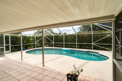 1326 Janette Ave, Fort Pierce FL 34953-1220 exterior