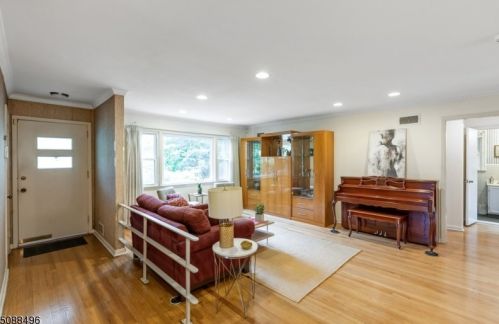 11 Ridgewood Rd, South Orange, NJ 07079-1517