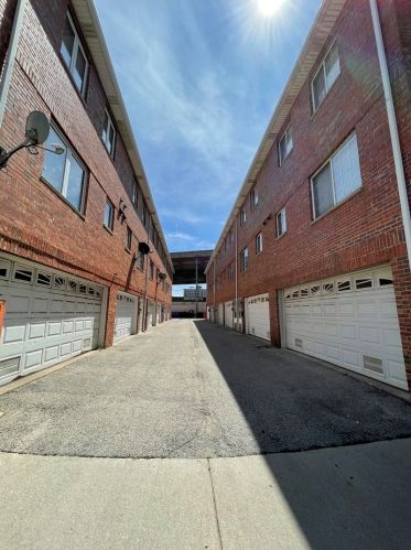 333 25th Pl, Chicago, IL 60616-5501