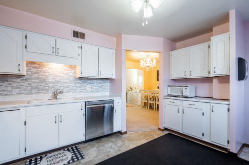 5135 Camelot Ln, Milwaukee WI 53221-3121 exterior