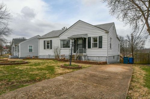 9031 Southview Ln, Saint Louis, MO 63123-6437