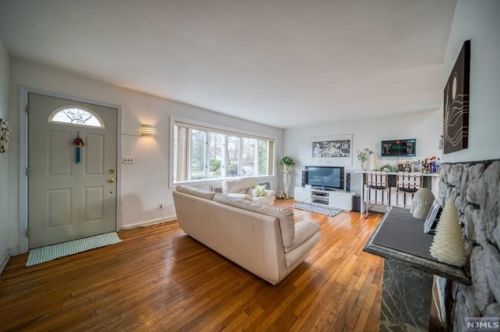 184 Phelps Ave, Cresskill NJ  07626-2436 exterior