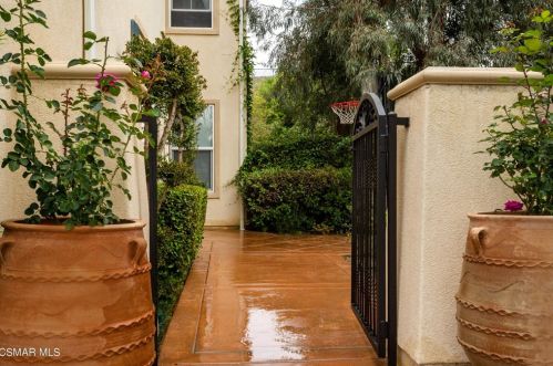 3834 Young Wolf Dr, Simi Valley, CA 93065-0253