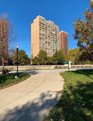 5532 Shore Dr, Chicago, IL 60637-1967