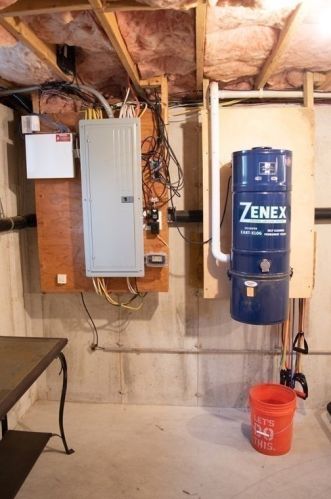 2 Camelot Dr, Worcester MA 01602-1318 exterior