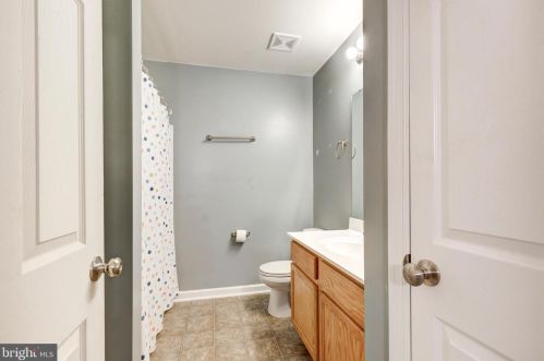 711 Grant Dr, Hanover PA  17331-2079 exterior