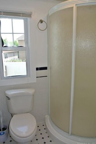 16 Stevens St, Milford CT 06460-7868 exterior