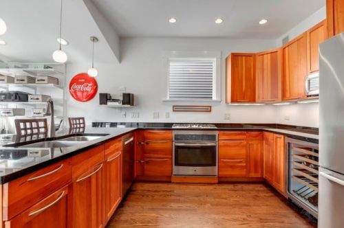 3056 Hoyne Ave, Chicago IL 60643-1121 exterior