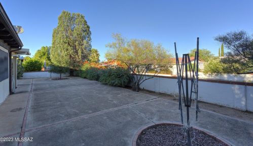 301 Abrego Dr, Green Valley AZ 85614-3634 exterior