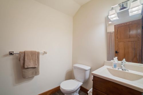 4881 Trails End Dr, Duluth MN 55811-3690 exterior