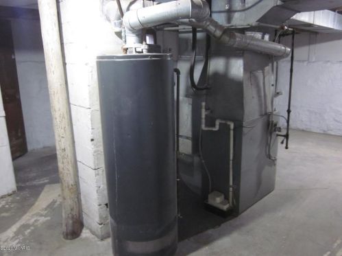 1033 Fenimore Ave, Kalamazoo MI 49048-2028 exterior