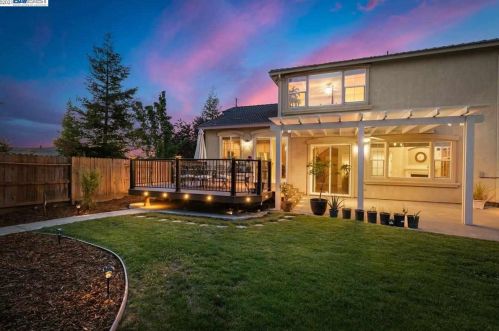 2203 Palomino Ct, Folsom, CA 95630-6170