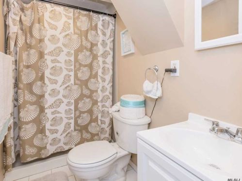 44 Harvest Ln, Commack NY 11725-1529 exterior