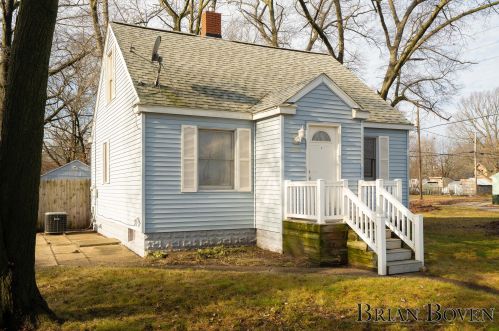 1915 Madison St, Meskegon MI  49442-5925 exterior