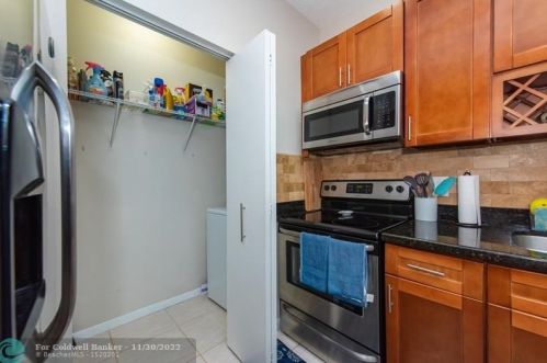 9757 Kamena Cir, Boynton Beach FL 33436-3958 exterior