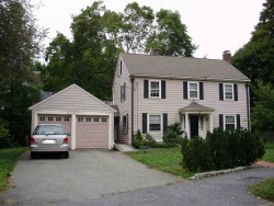 16 Bonmar Cir, Newton, MA 02466-2708