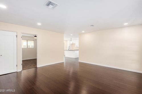 1427 El Camino Dr, Phoenix AZ 85051-4626 exterior